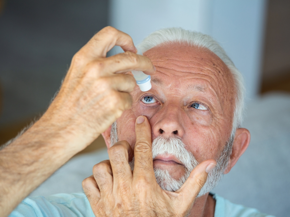 Ardência nos olhos é um sinal de complicações após a cirurgia de catarata?