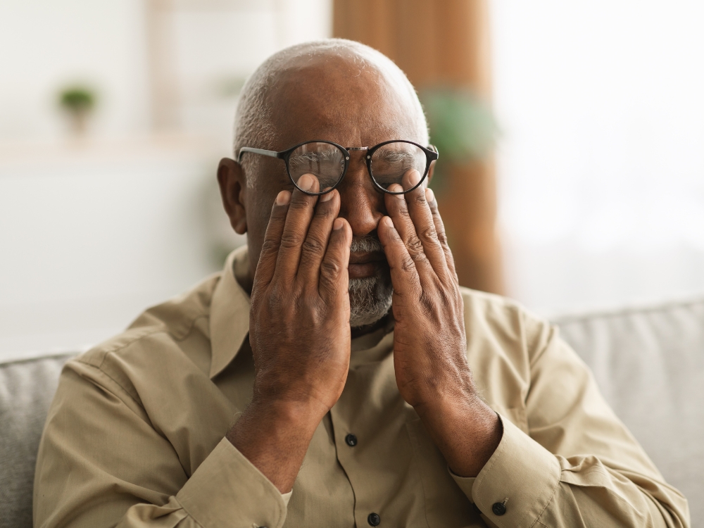 Como aliviar a ardência nos olhos após a cirurgia de catarata?