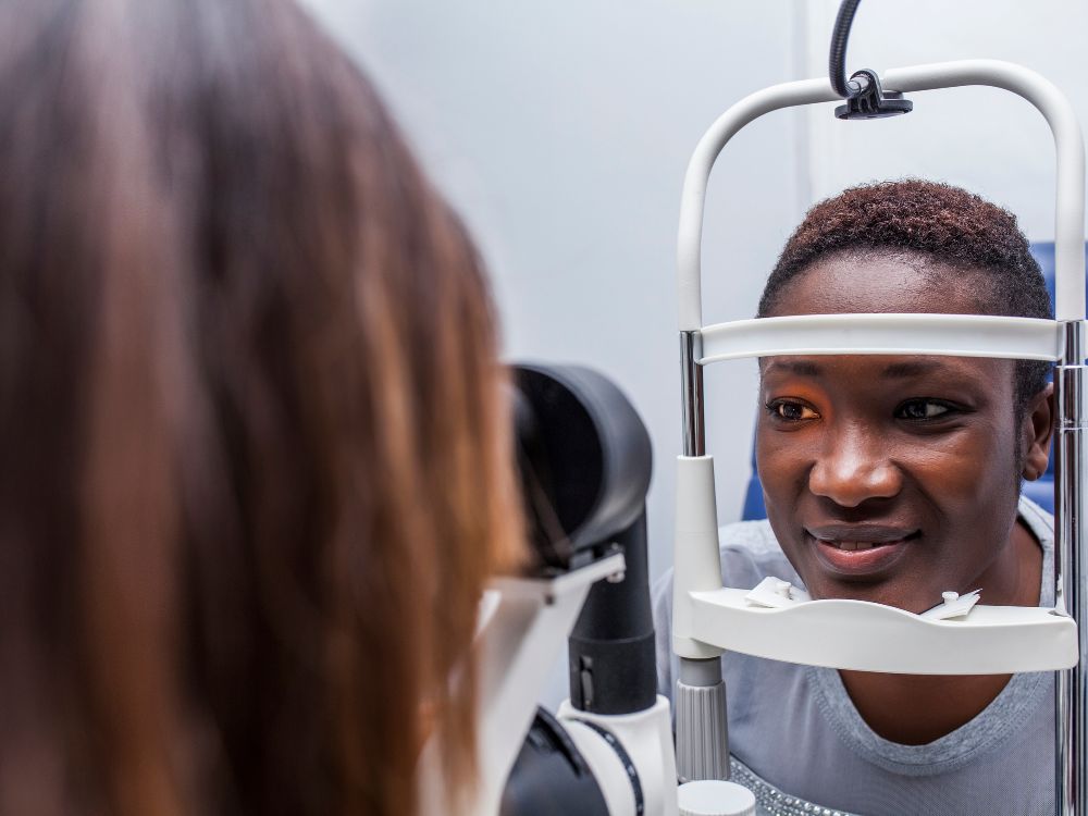 o exame de retinografia é feito com equipamentos específicos